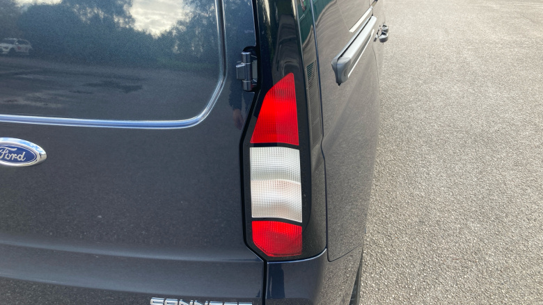 Ford Transit Connect 240 L2 Diesel 2.0 EcoBlue 122ps Limited Van Auto